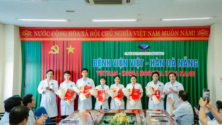 Bệnh viện Việt - Hàn Đà Nẵng công bố quyết định bổ nhiệm Phó Trưởng khoa và Điều dưỡng trưởng khoa