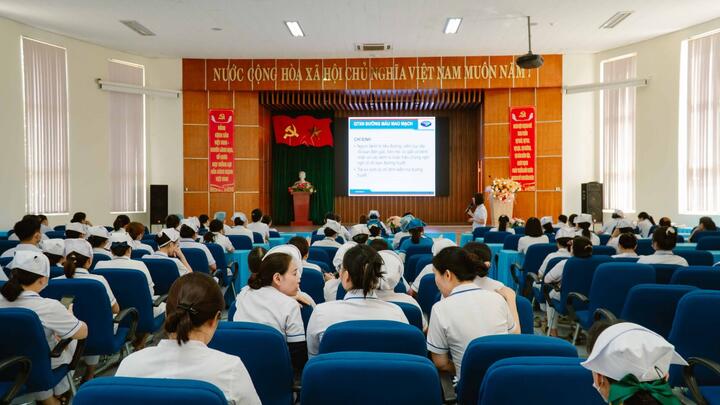 Nâng cao kỹ năng phục vụ và chuyên môn cho đội ngũ điều dưỡng, hộ sinh, kỹ thuật y